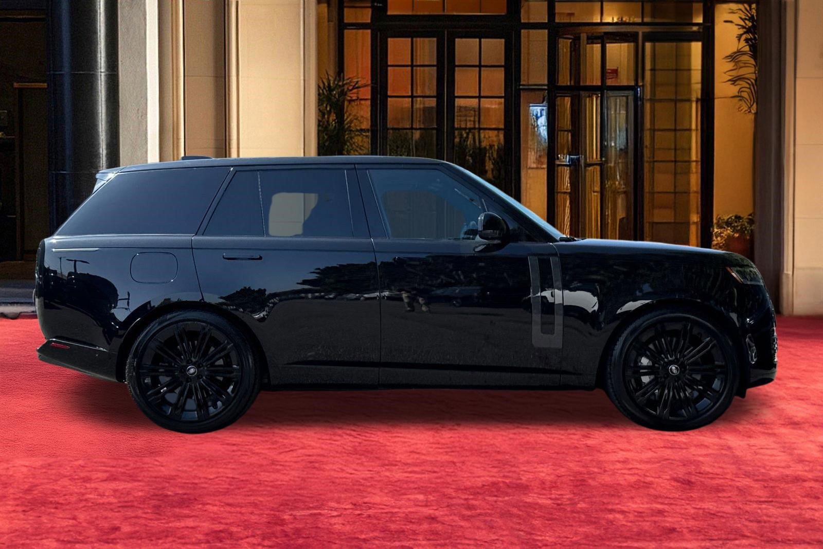 Used 2024 Land Rover Range Rover SE AWD/4WD image 8