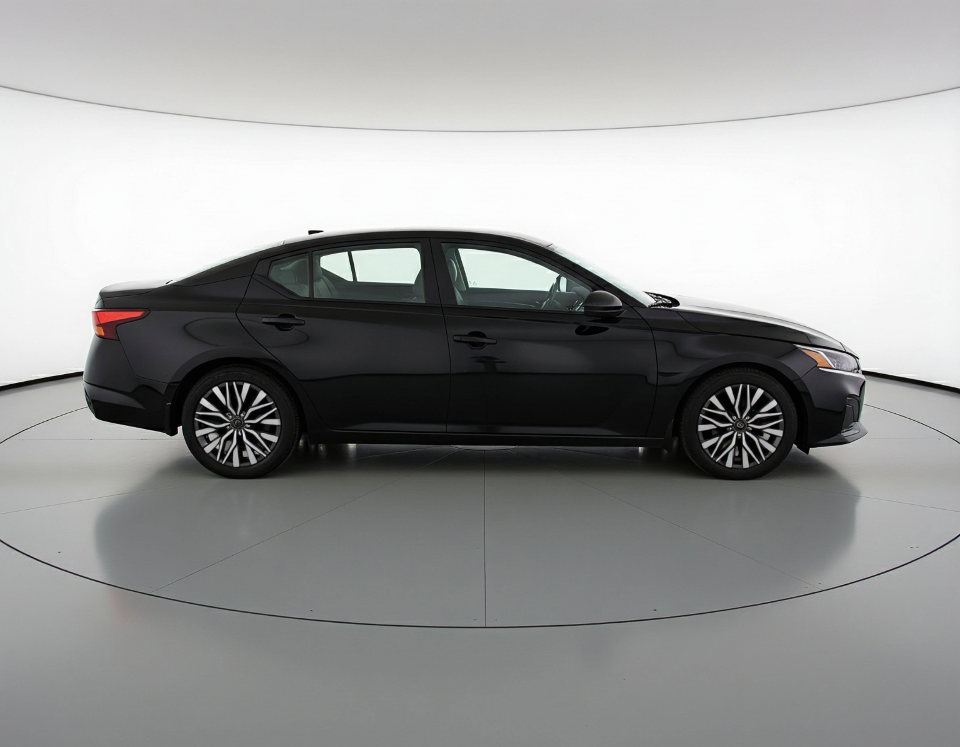 Used 2025 Nissan Altima 2.5 SV image 11