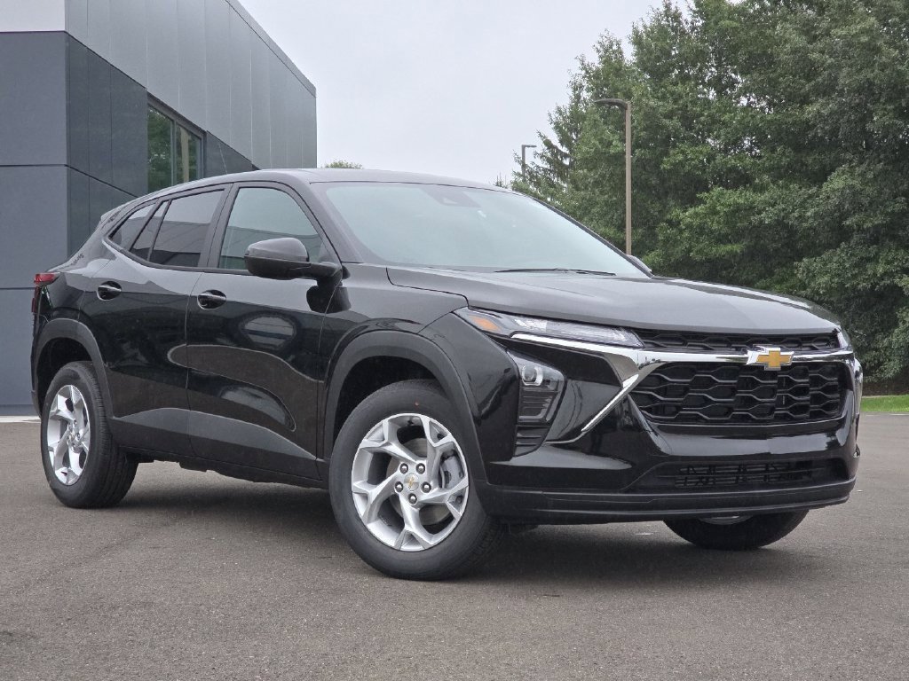 New 2026 Chevrolet Trax LS w/ LS Convenience Package FWD image 1