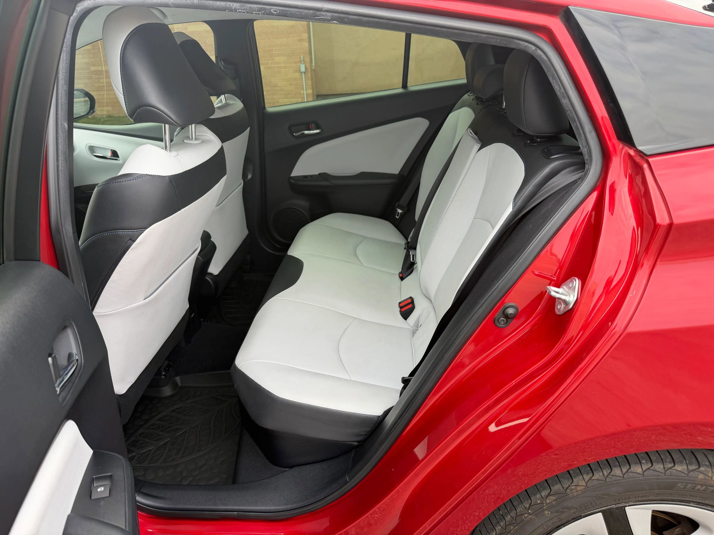 Used 2016 Toyota Prius Four Touring image 19