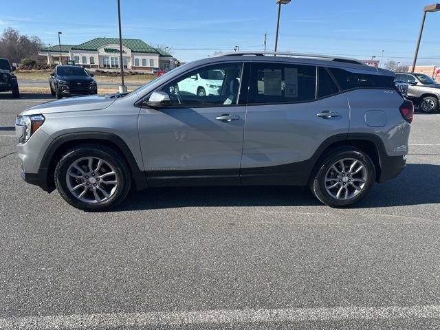 Used 2024 GMC Terrain SLT image 12