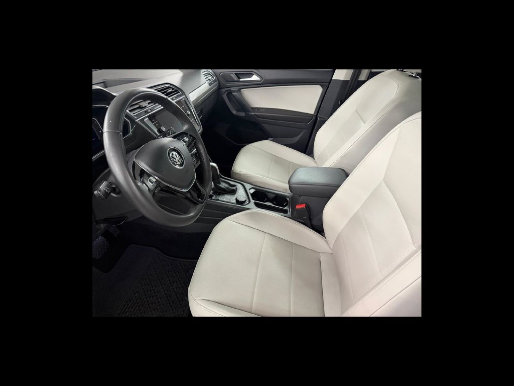 Used 2020 Volkswagen Tiguan SEL w/ Tiguan Two-Row MDO Package AWD/4WD image 11