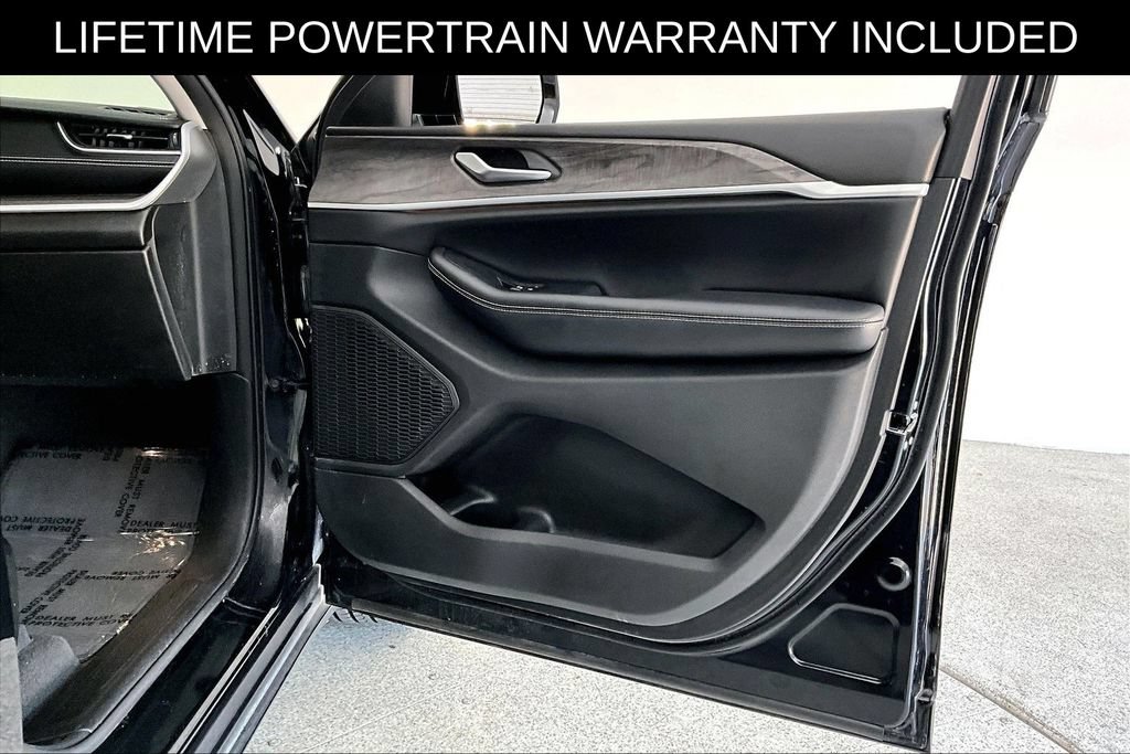 Used 2024 Jeep Grand Cherokee Limited w/ Black Appearance Package RWD image 24