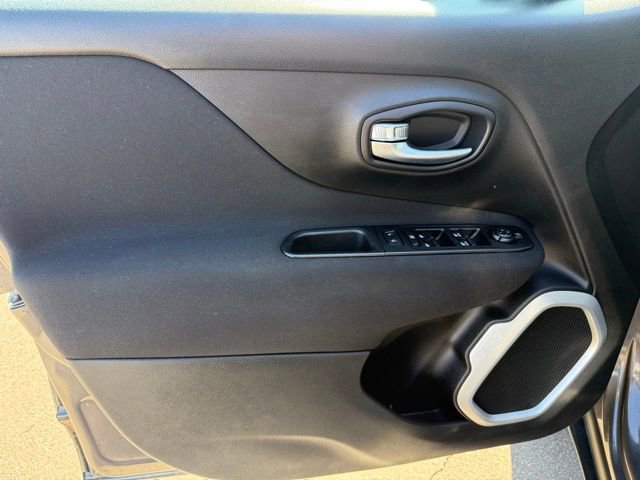 Certified 2021 Jeep Renegade Latitude image 15