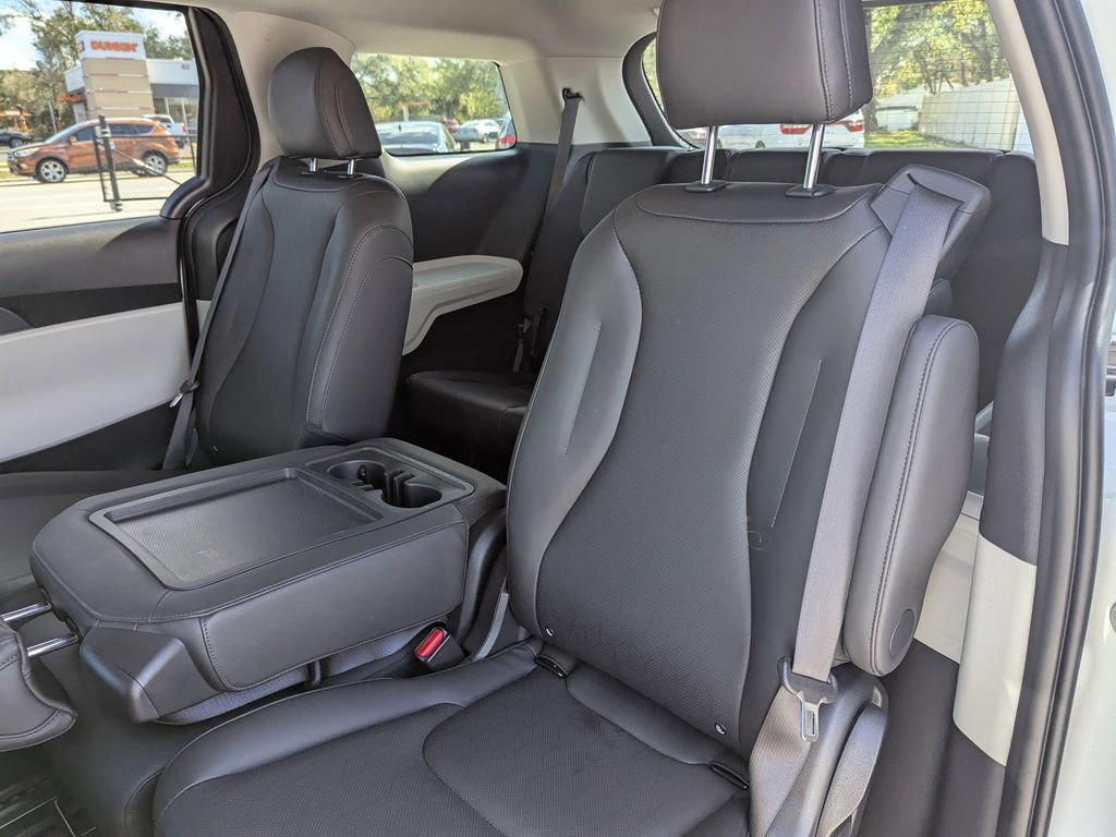 Certified 2024 Kia Carnival LX image 15