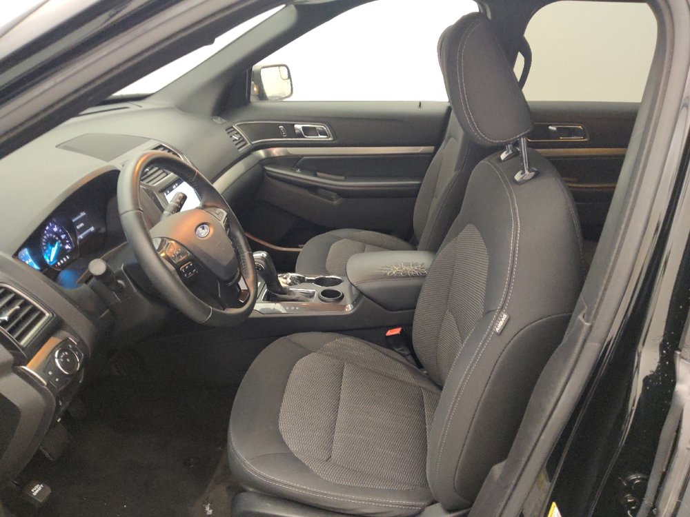 Used 2018 Ford Explorer XLT w/ Equipment Group 201A FWD image 17