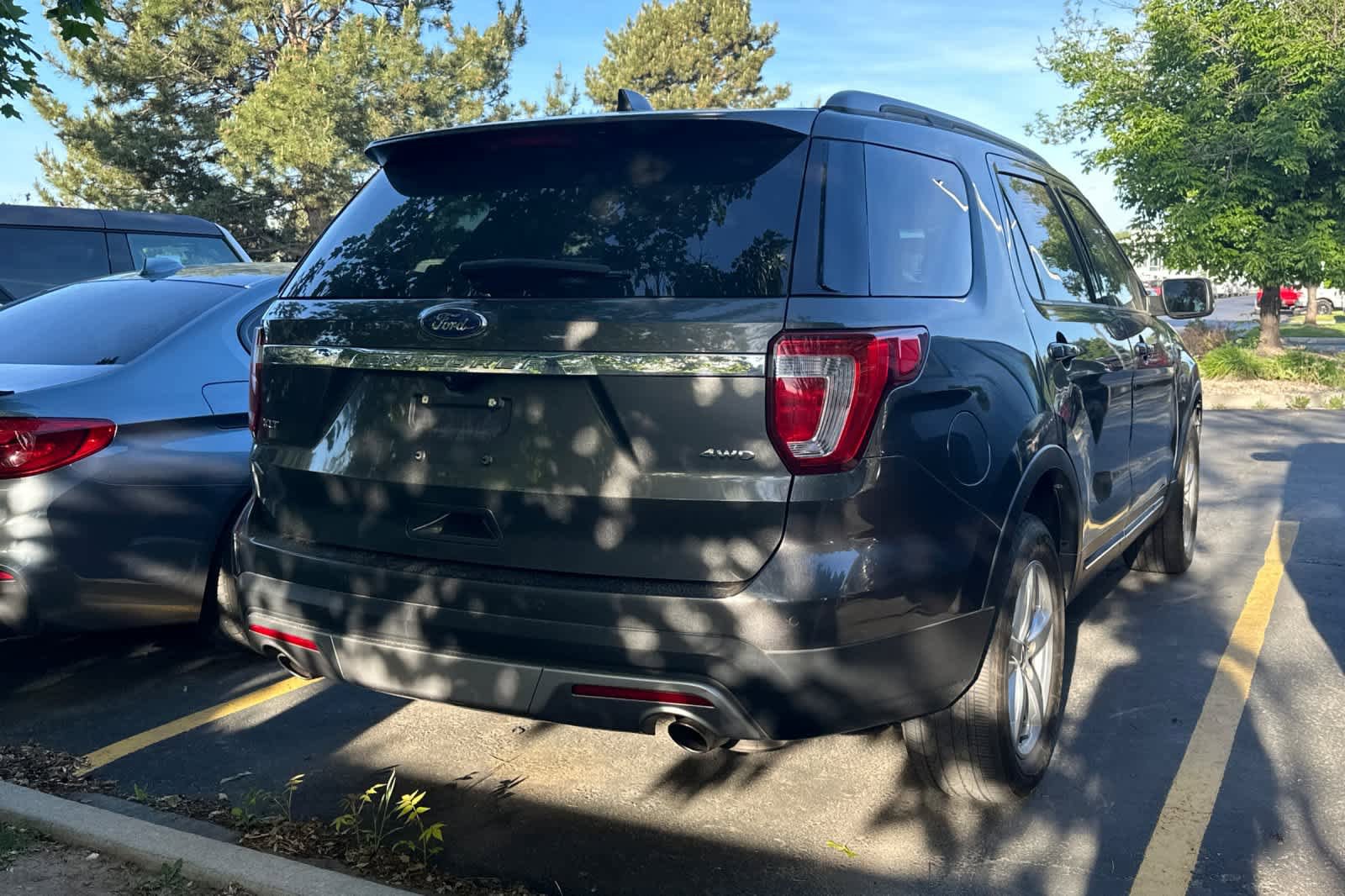 Used 2016 Ford Explorer XLT w/ Equipment Group 202A AWD/4WD image 4
