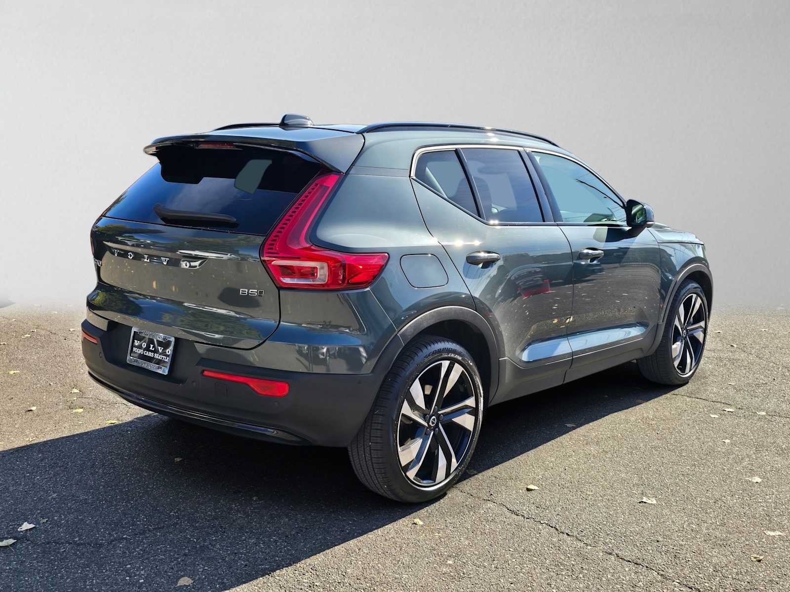 Used 2026 Volvo XC40 B5 Ultra w/ Protection Package Premier AWD/4WD image 3
