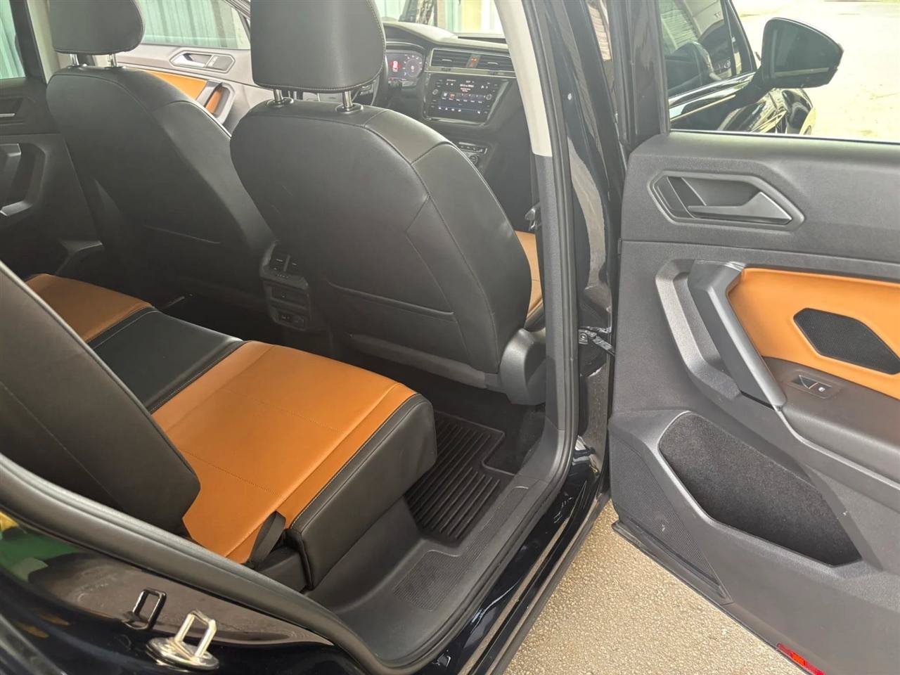 Used 2019 Volkswagen Tiguan SEL FWD image 12