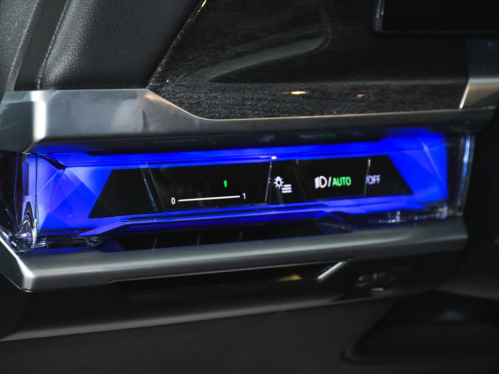 Used 2024 BMW i7 xDrive60 image 27