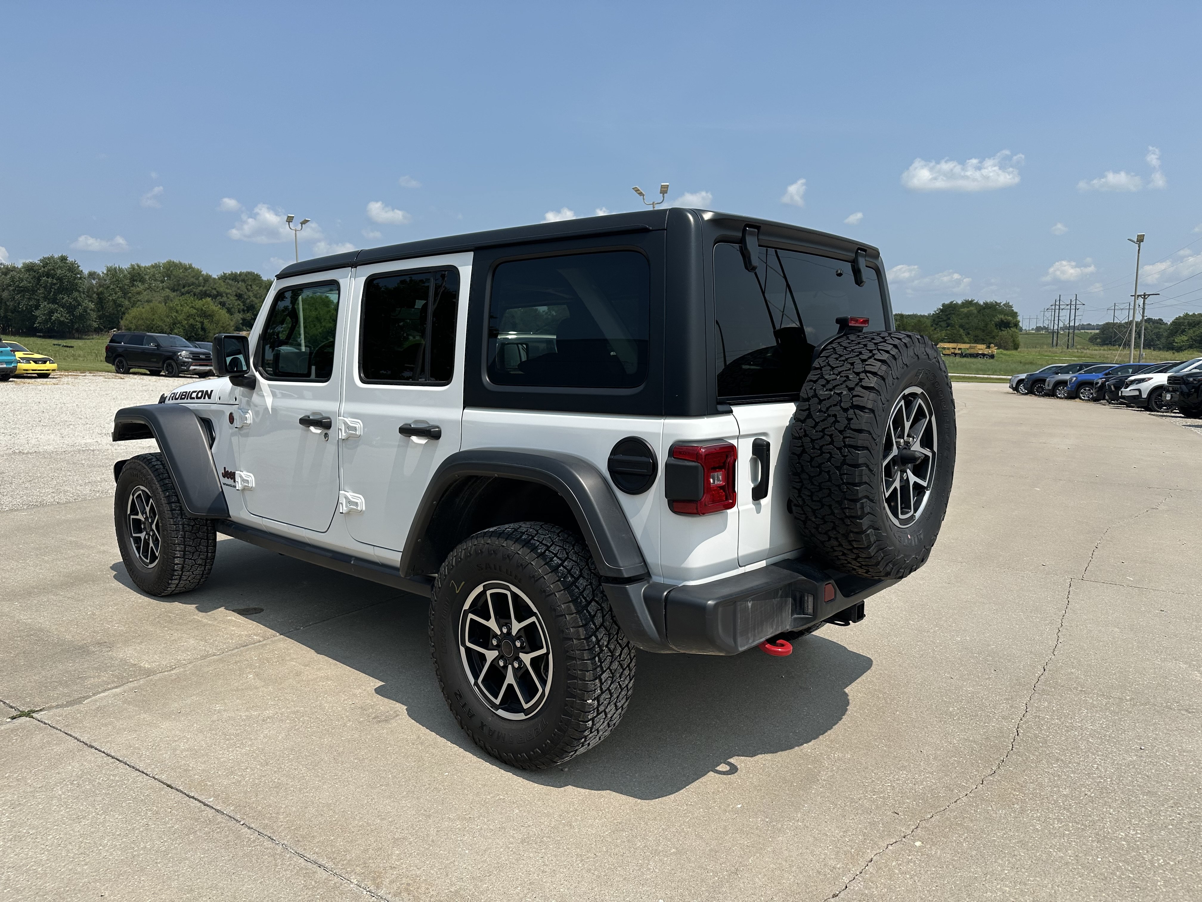 Used 2024 Jeep Wrangler Unlimited Rubicon AWD/4WD image 5