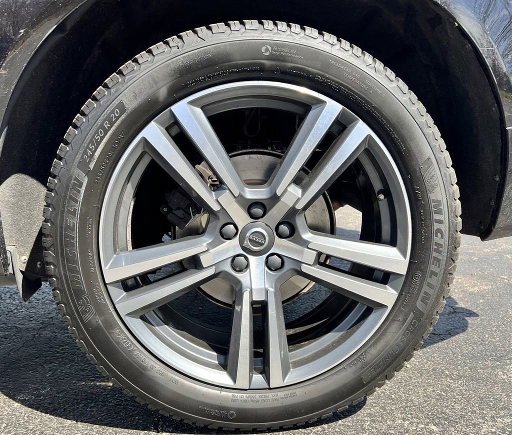 Used 2020 Volvo XC60 T5 Momentum w/ Protection Package Premier image 39