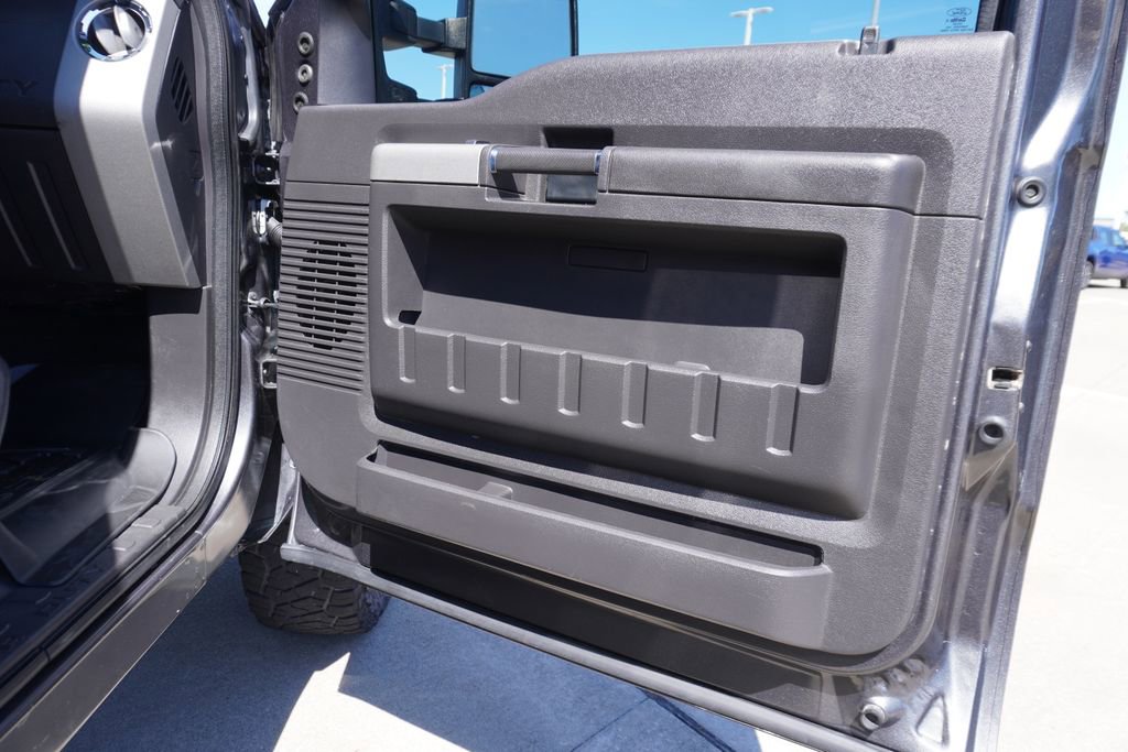 Used 2015 Ford F250 Lariat w/ Lariat Interior Package image 23