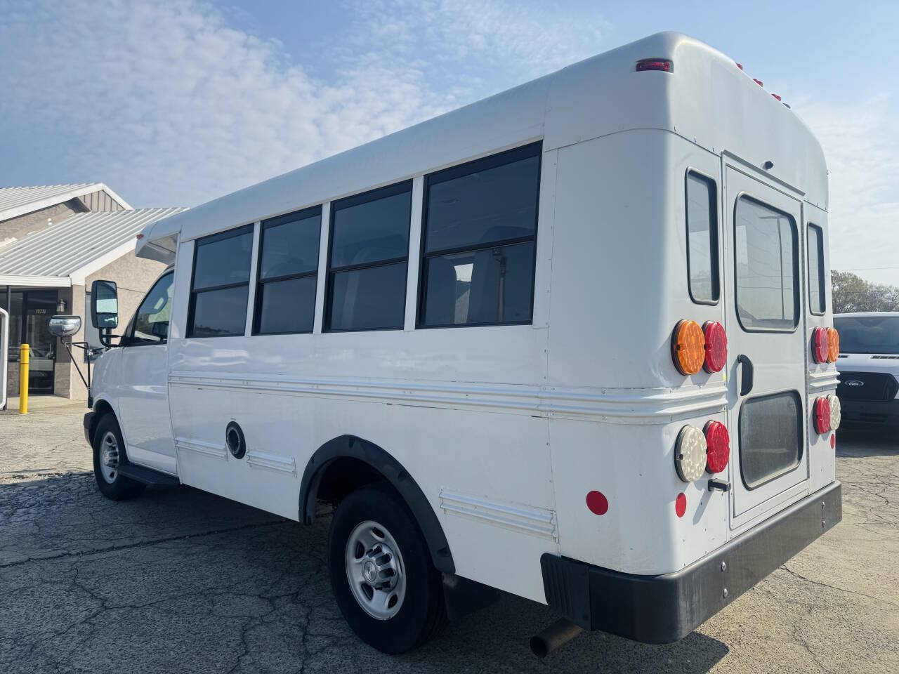 Used 2017 Chevrolet Express 3500 w/ School Bus Package RWD image 5