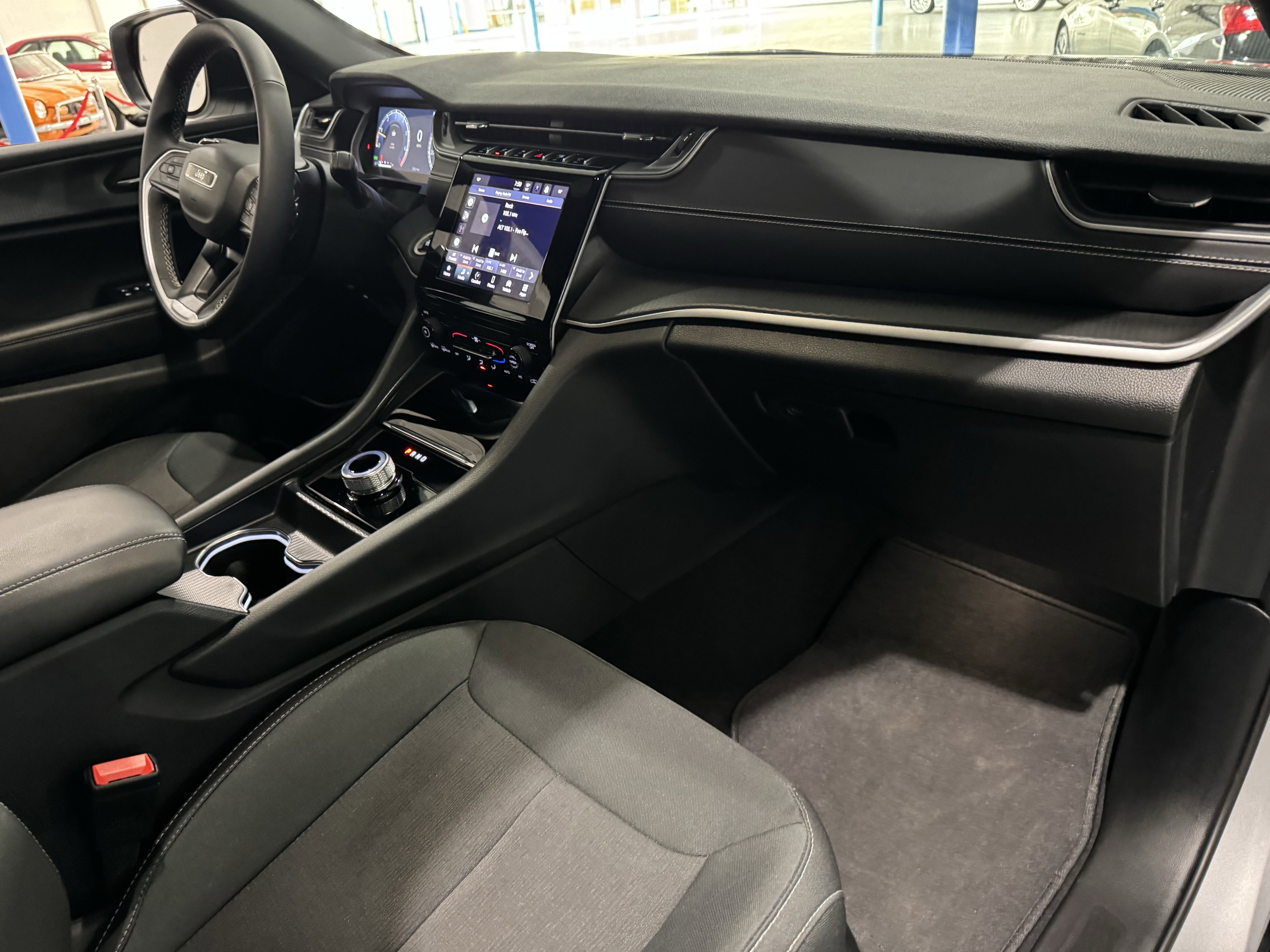 Used 2024 Jeep Grand Cherokee Laredo w/ MOPAR Finishing Package image 37