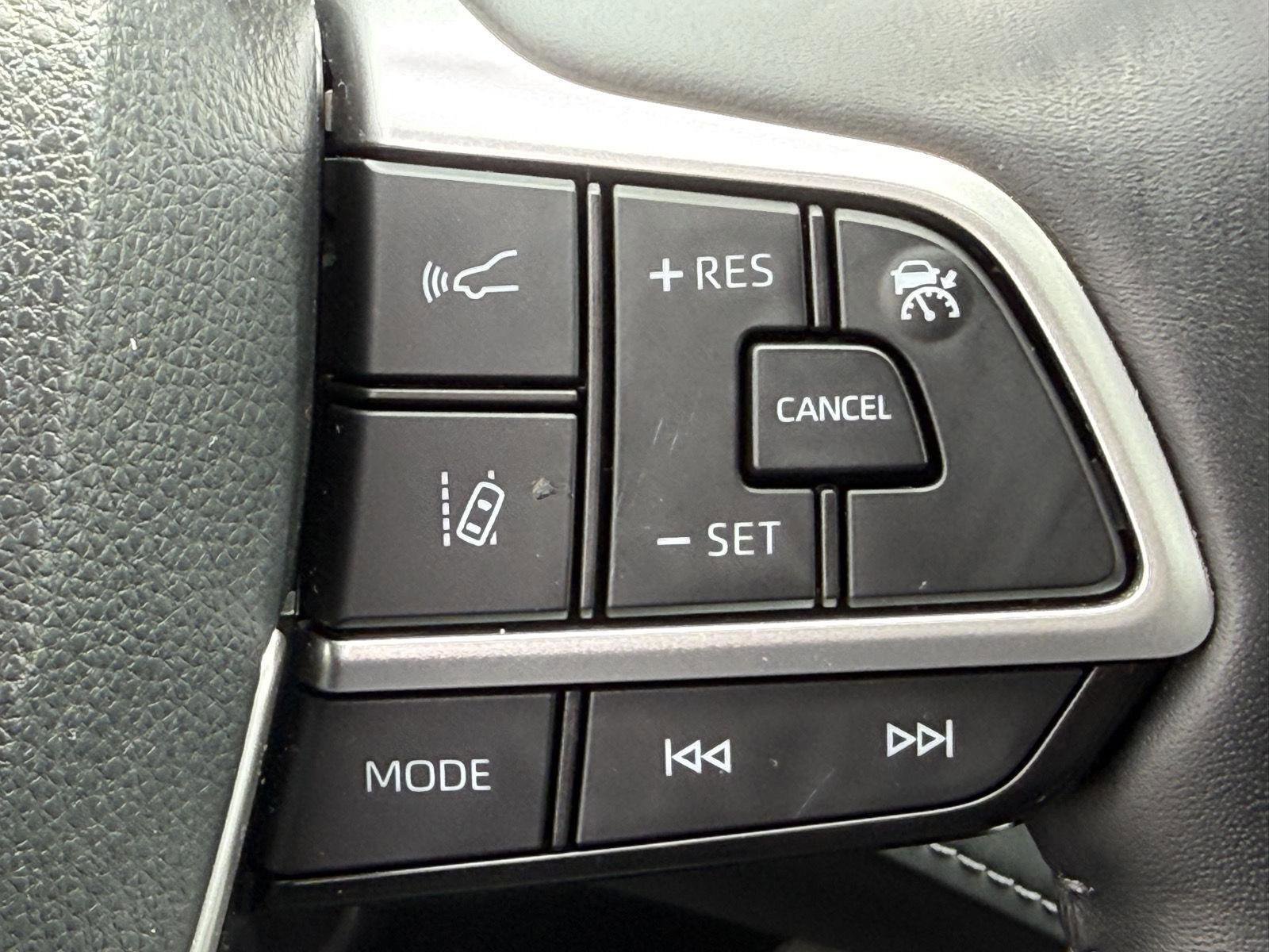 Used 2023 Toyota Highlander Platinum AWD/4WD image 24
