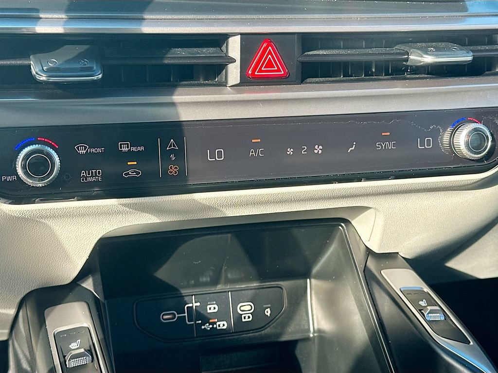 Certified 2025 Kia Sorento S w/ Panoramic Sunroof Package FWD image 16