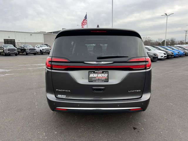 Used 2023 Chrysler Pacifica Limited image 6