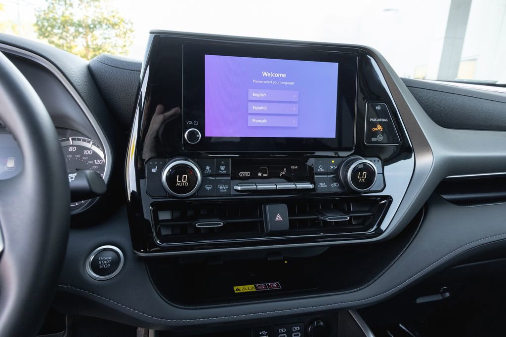 Certified 2025 Toyota Highlander XLE image 17
