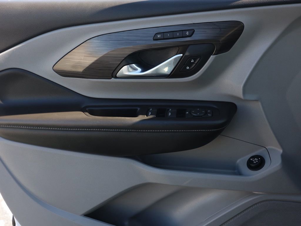 Used 2024 GMC Terrain SLT image 24