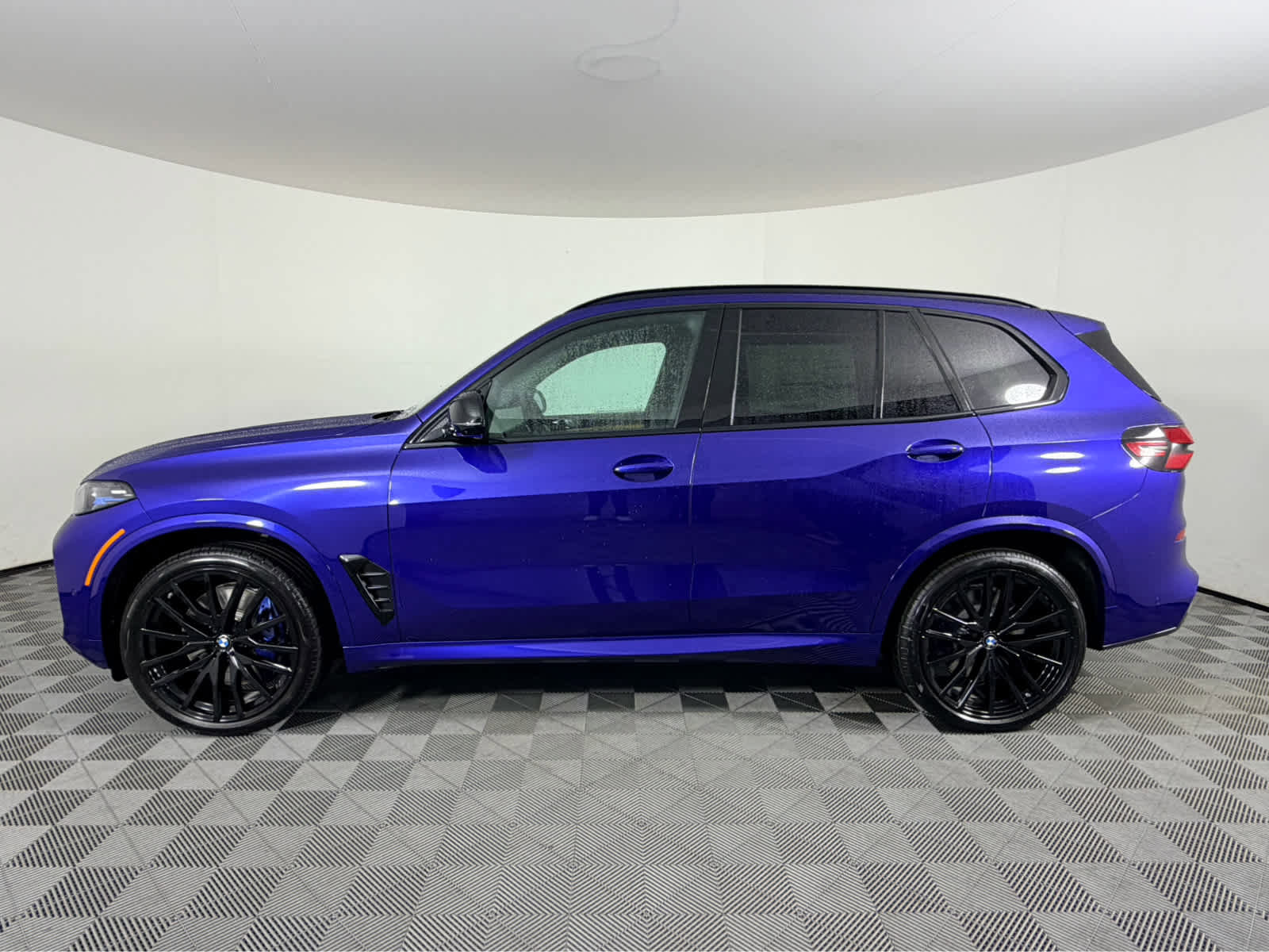 New 2026 BMW X5 M60i image 9