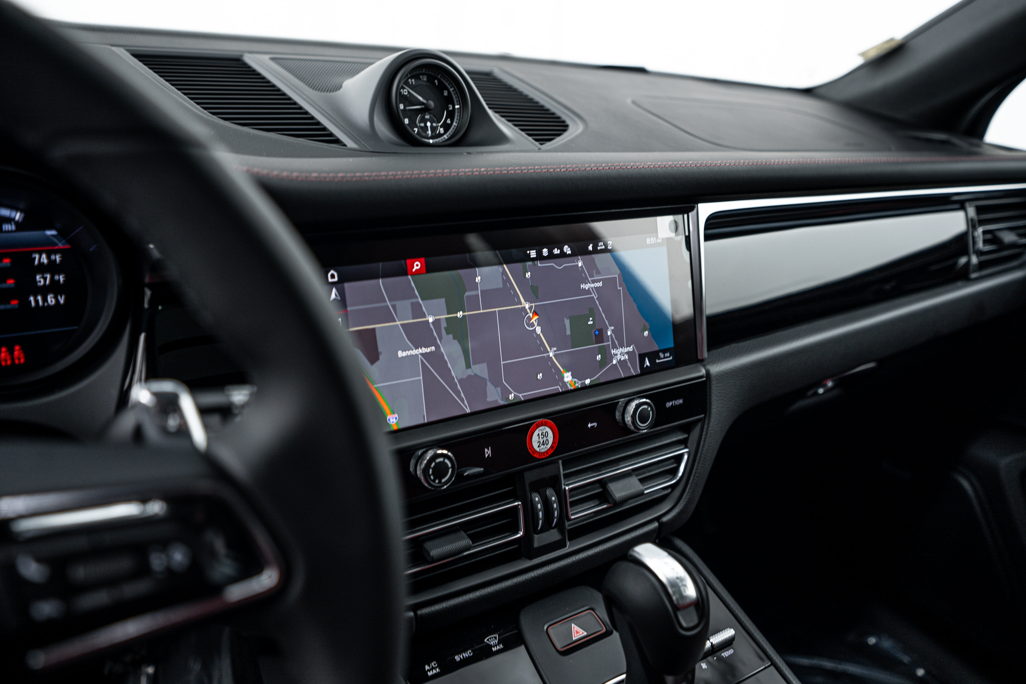 Certified 2026 Porsche Macan AWD/4WD image 14