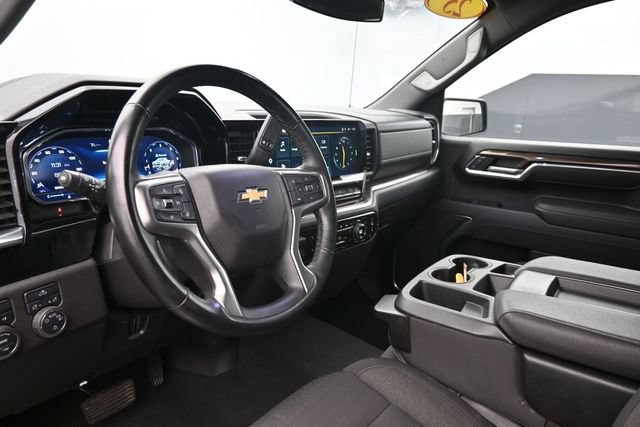 Used 2025 Chevrolet Silverado 1500 LT AWD/4WD image 19