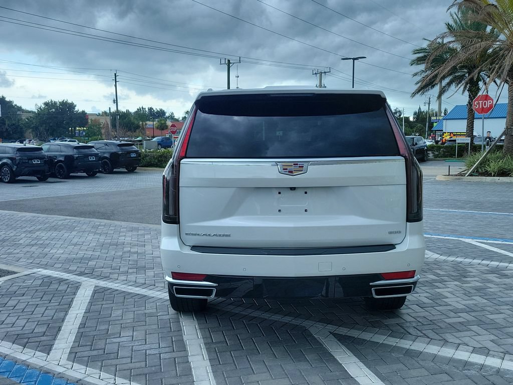 Used 2024 Cadillac Escalade Luxury RWD image 4