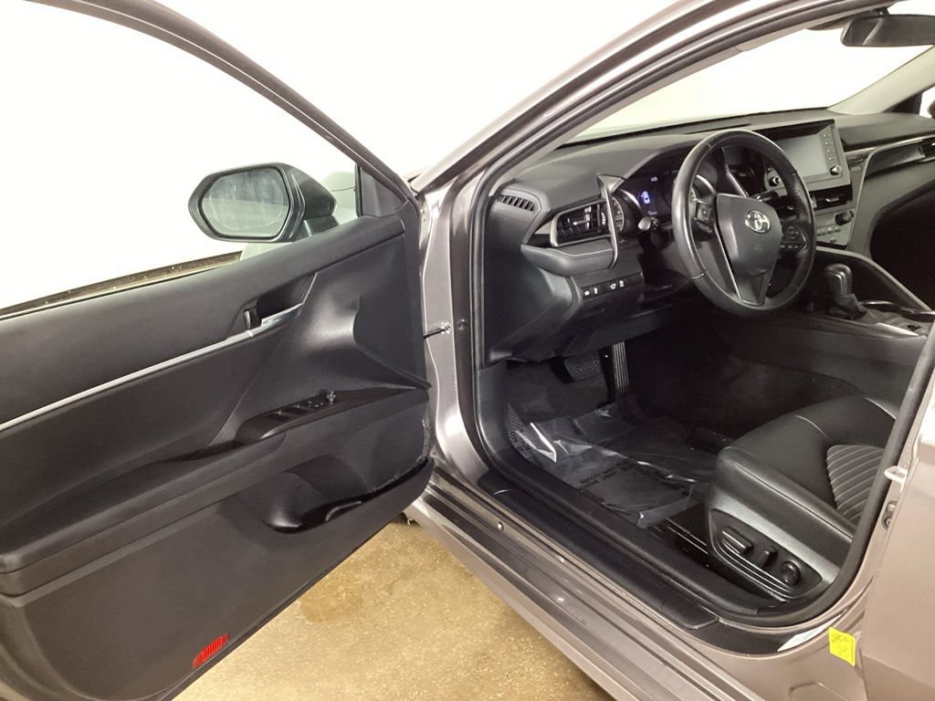 Used 2023 Toyota Camry SE AWD/4WD image 9