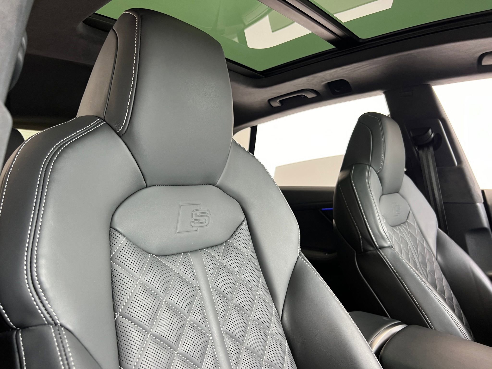 Used 2024 Audi SQ8 Prestige w/ Prestige Package image 25