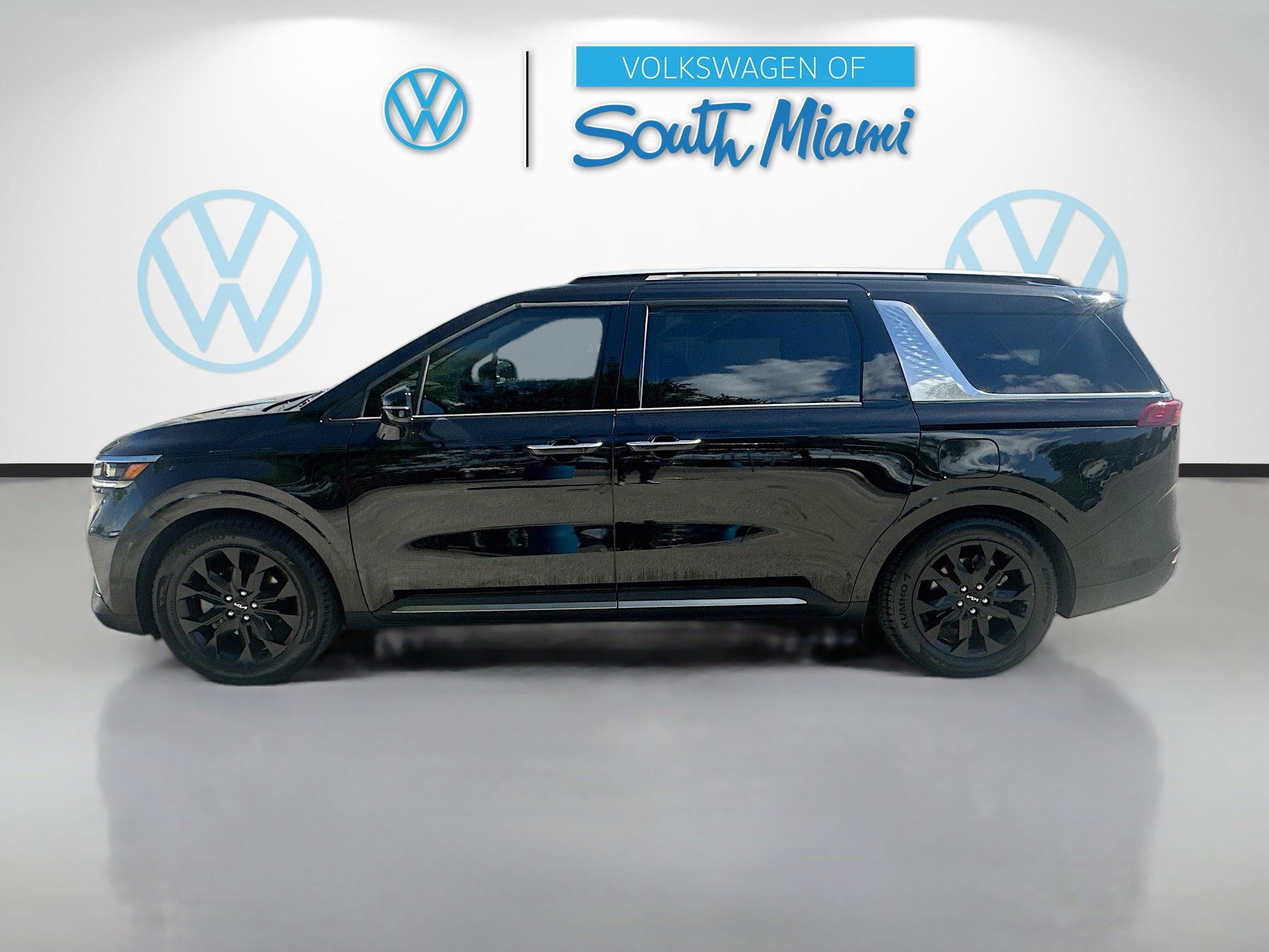 Used 2024 Kia Carnival SX Prestige image 4