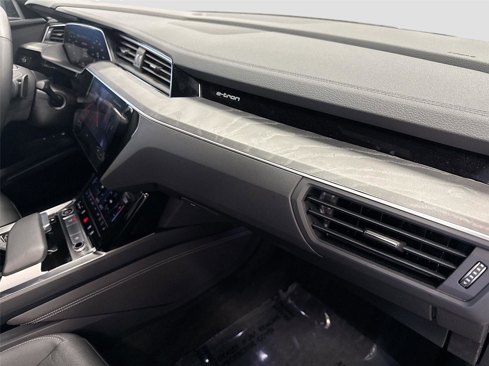Certified 2024 Audi Q8 e-tron Premium Plus w/ Premium Plus Package AWD/4WD image 30