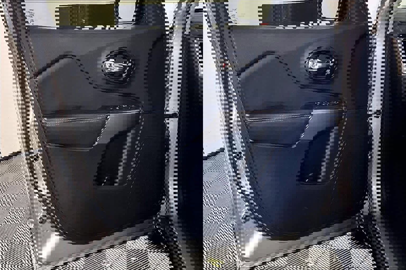 Used 2021 Jeep Cherokee Latitude Plus image 21