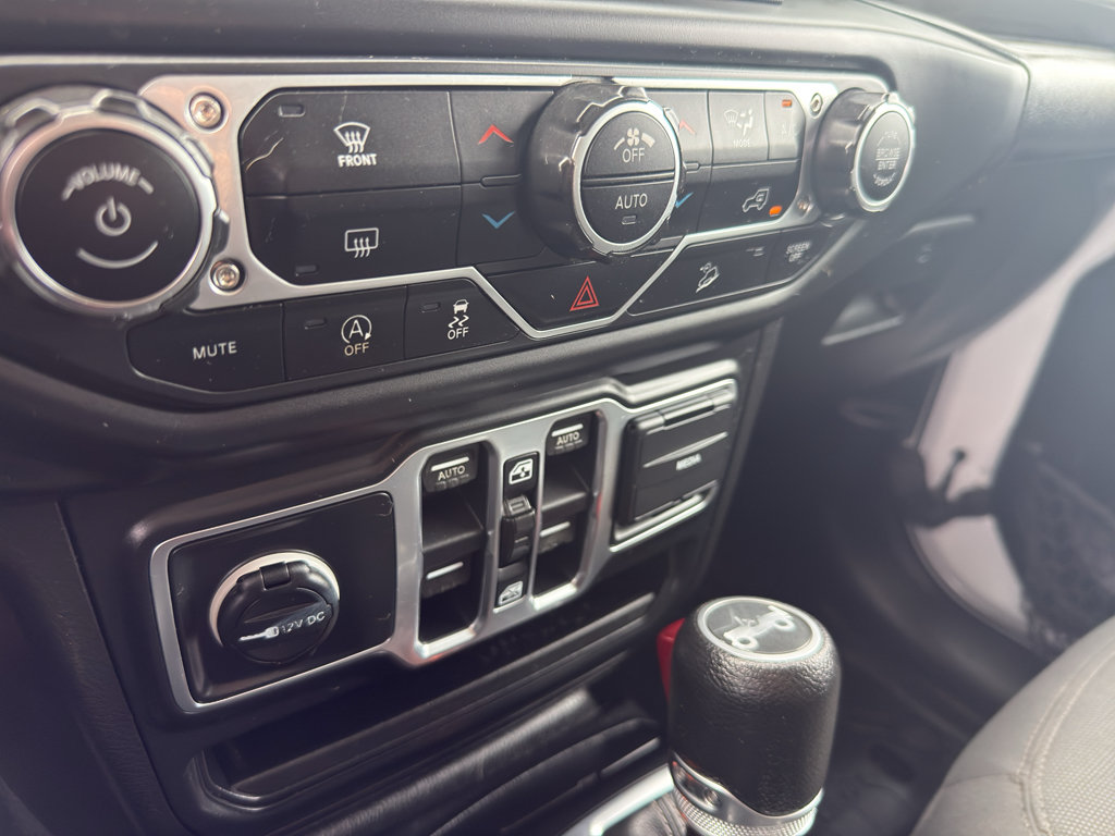 Used 2018 Jeep Wrangler Unlimited Sahara AWD/4WD image 18