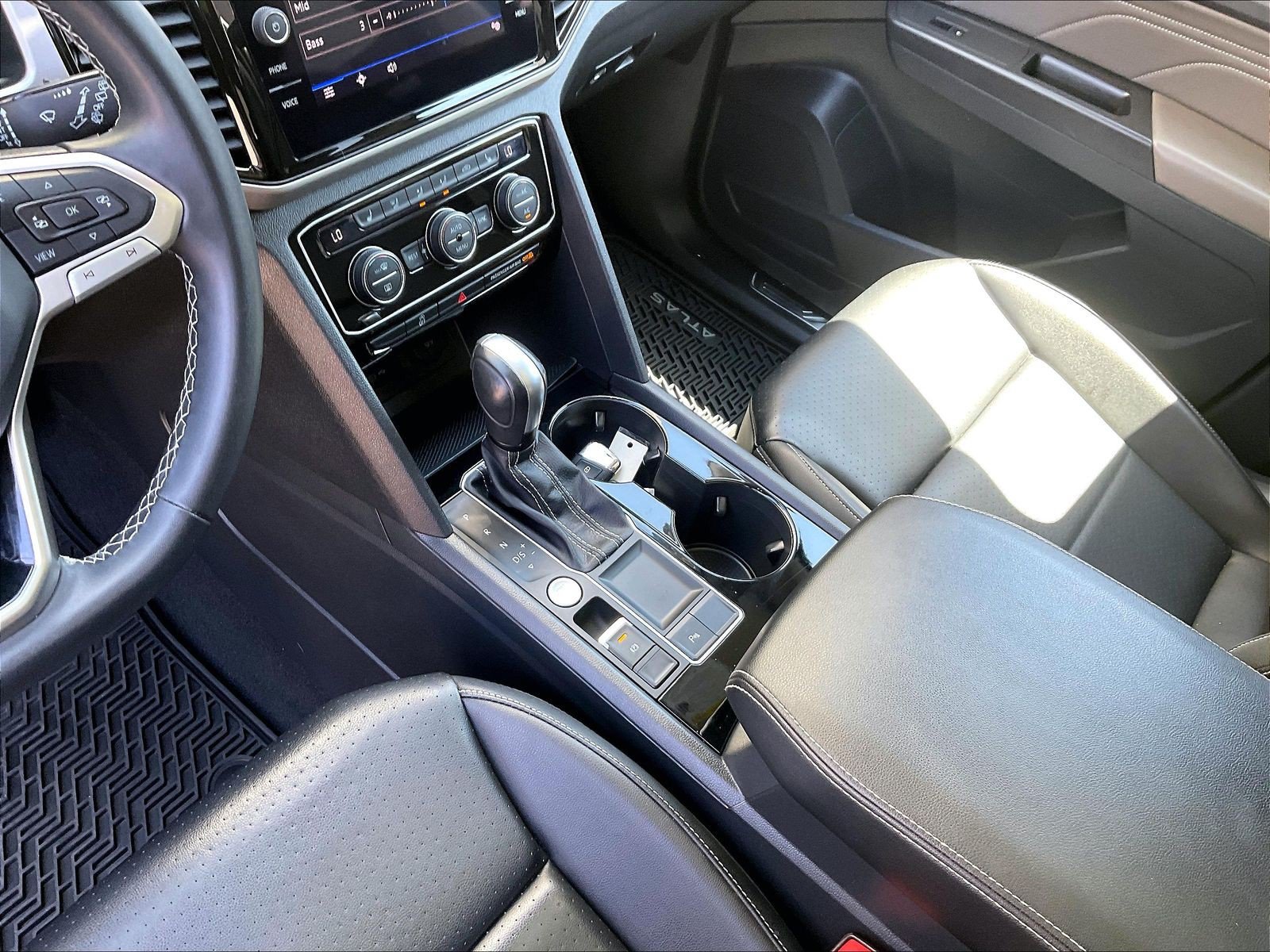 Certified 2022 Volkswagen Atlas SE w/ Panoramic Sunroof Package FWD image 17