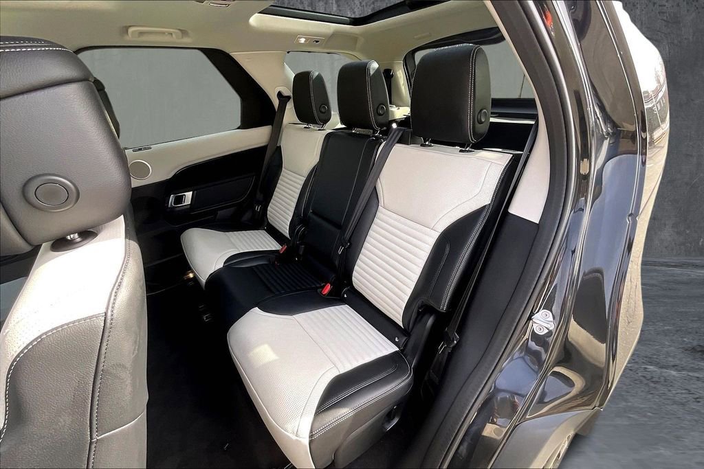 Certified 2025 Land Rover Discovery S image 22