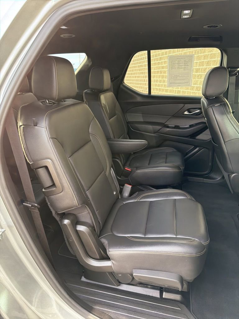 Used 2023 Chevrolet Traverse LT image 40