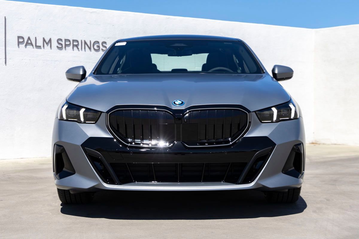 New 2026 BMW 550e xDrive AWD/4WD image 4