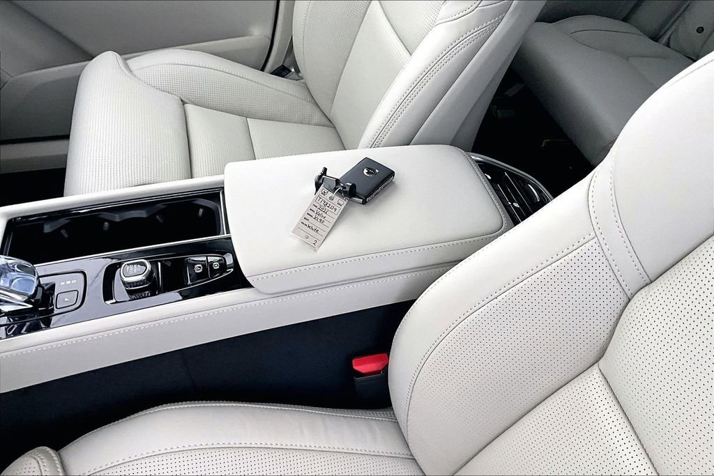 New 2026 Volvo XC90 B6 Ultra w/ Protection Package Premier image 30