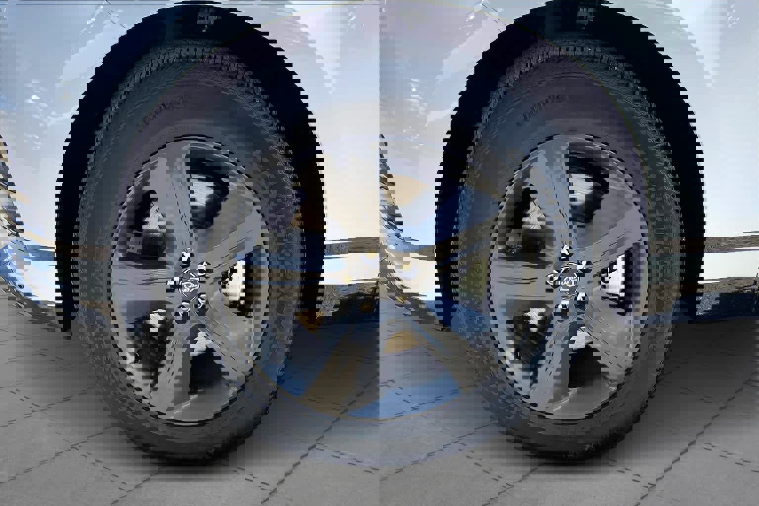 Used 2025 Land Rover Range Rover Velar Dynamic SE image 9