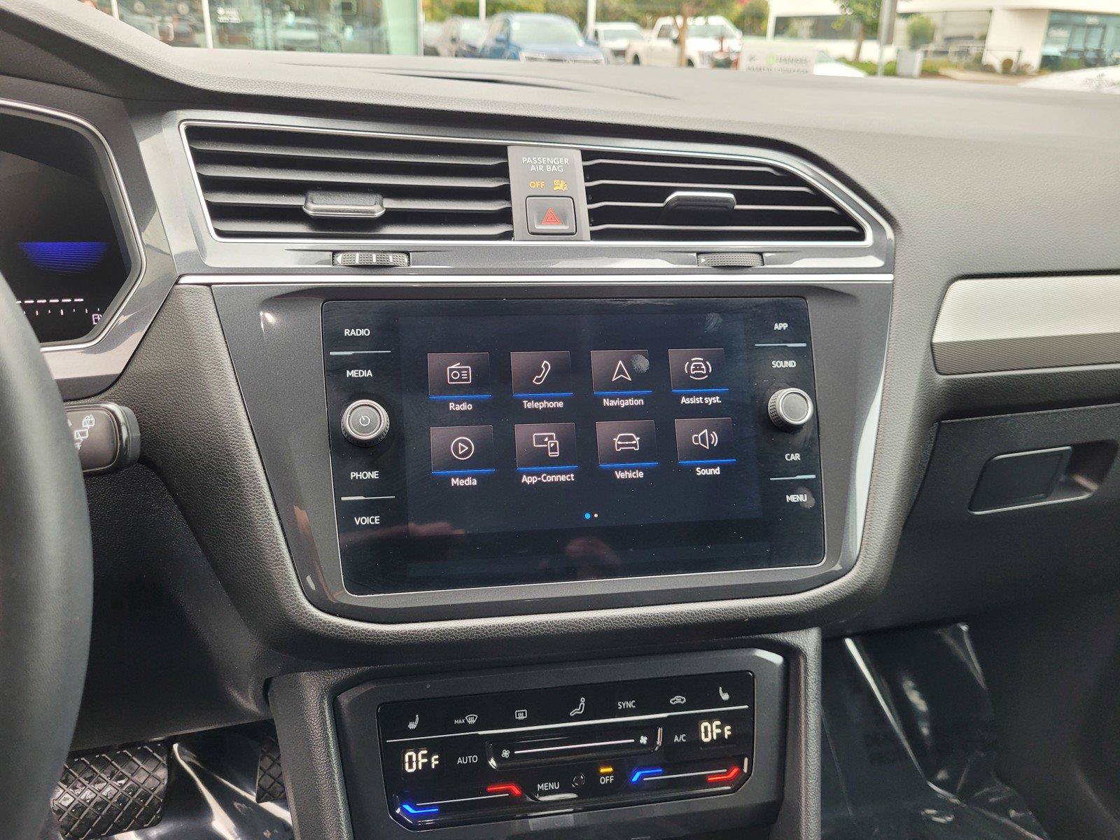 Certified 2024 Volkswagen Tiguan SE AWD/4WD image 29