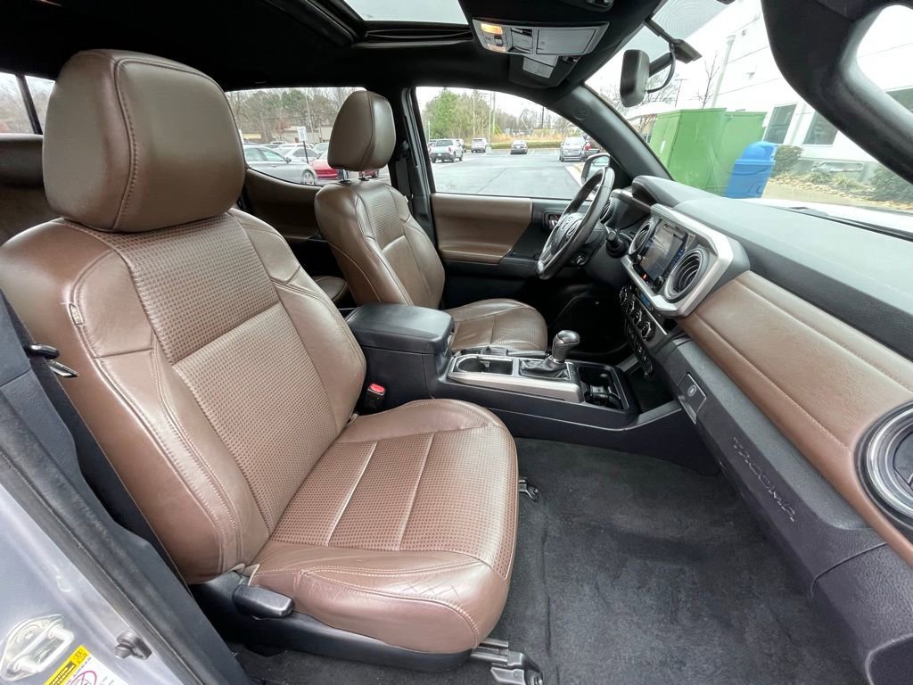 Used 2017 Toyota Tacoma Limited w/ Tow Package image 33