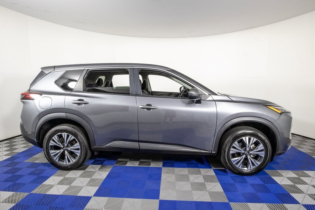 Used 2022 Nissan Rogue SV image 4
