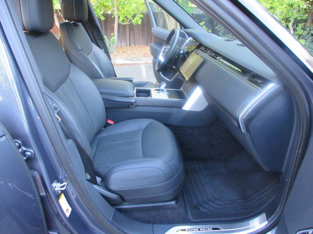 Used 2025 Land Rover Range Rover SE AWD/4WD image 24