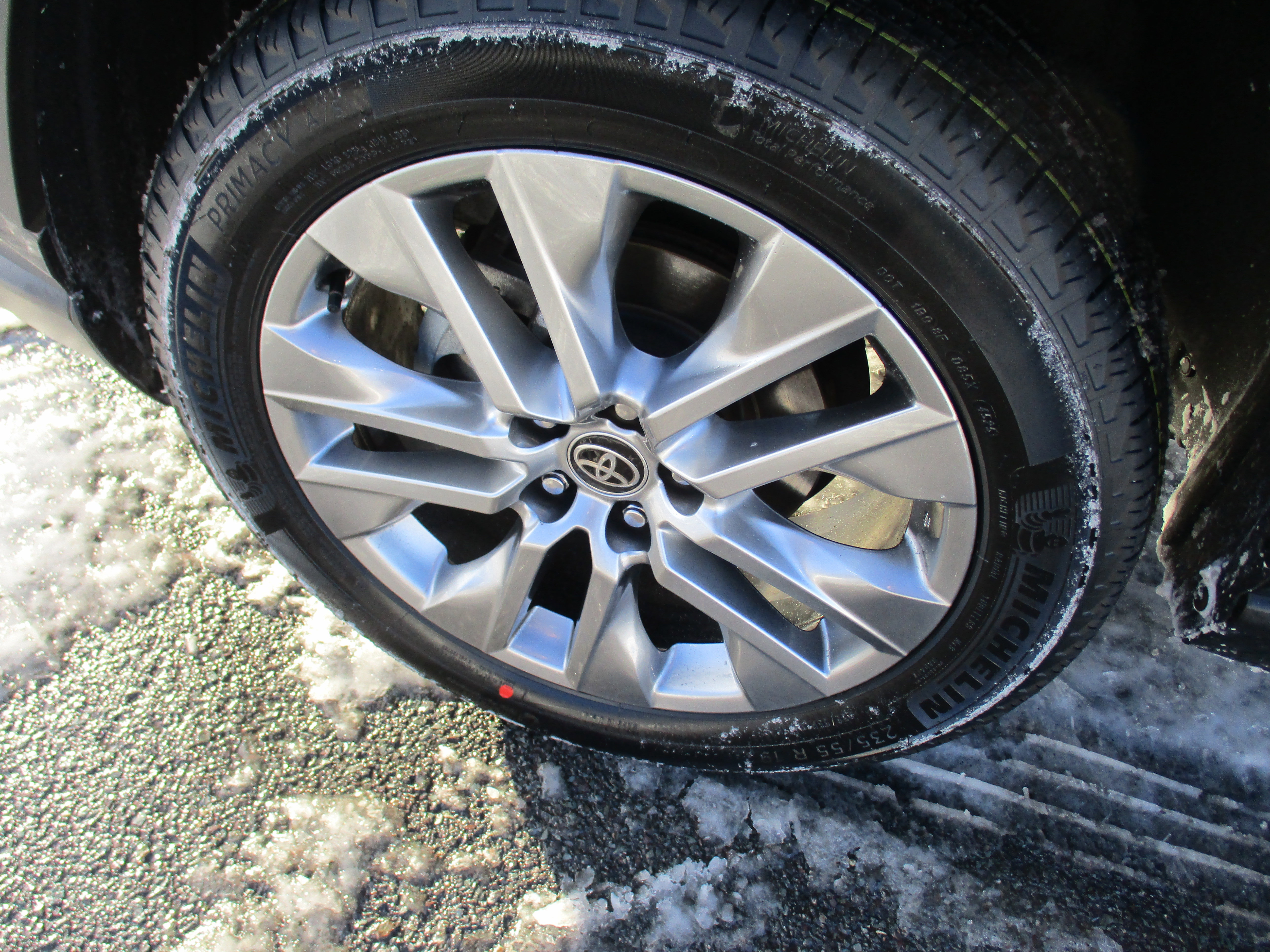 Used 2022 Toyota RAV4 XLE Premium image 9