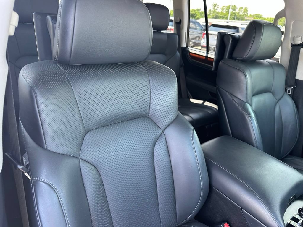 Used 2020 Lexus LX 570 4WD w/ Luxury Package image 45