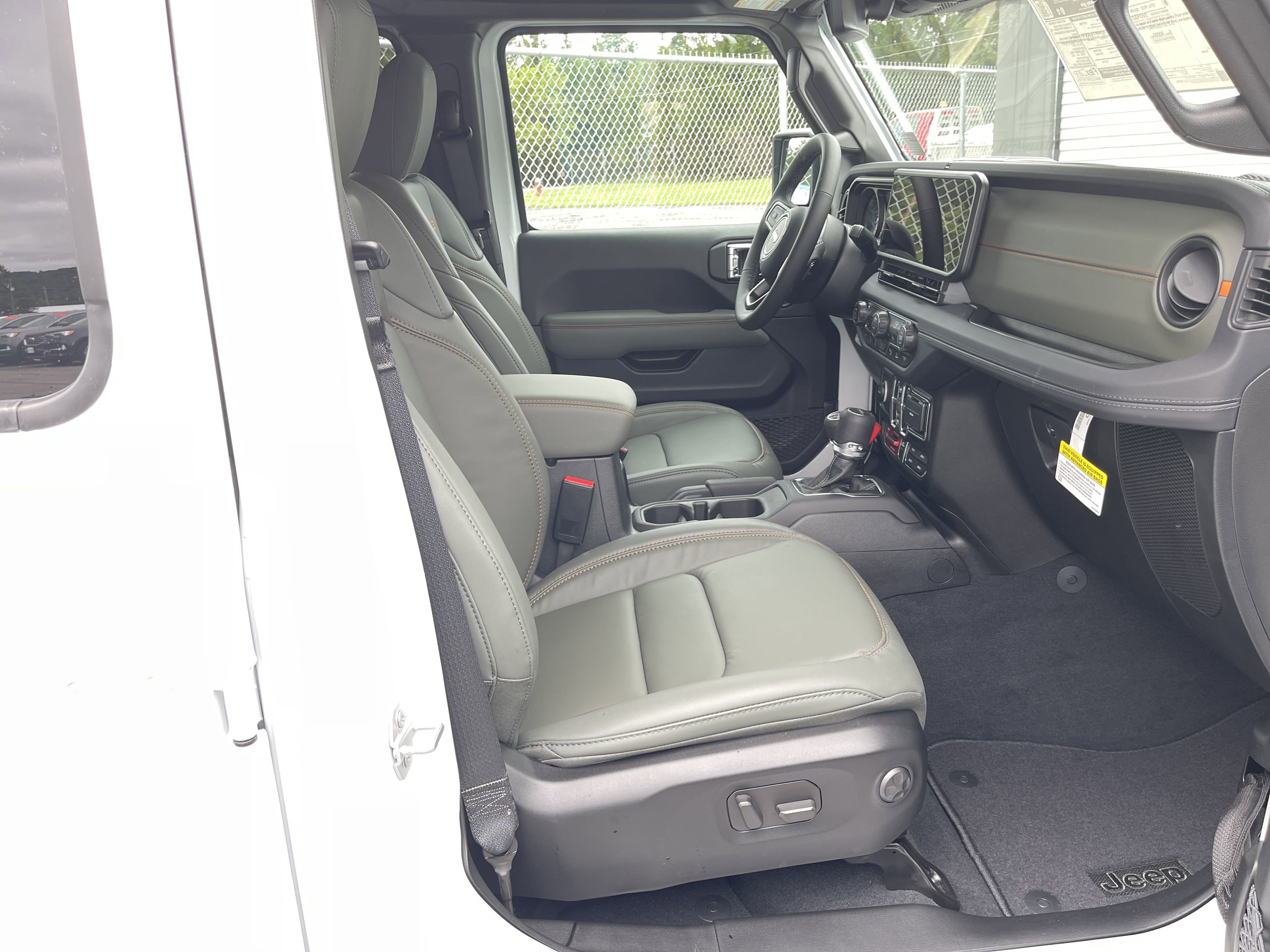 New 2025 Jeep Gladiator Mojave image 16