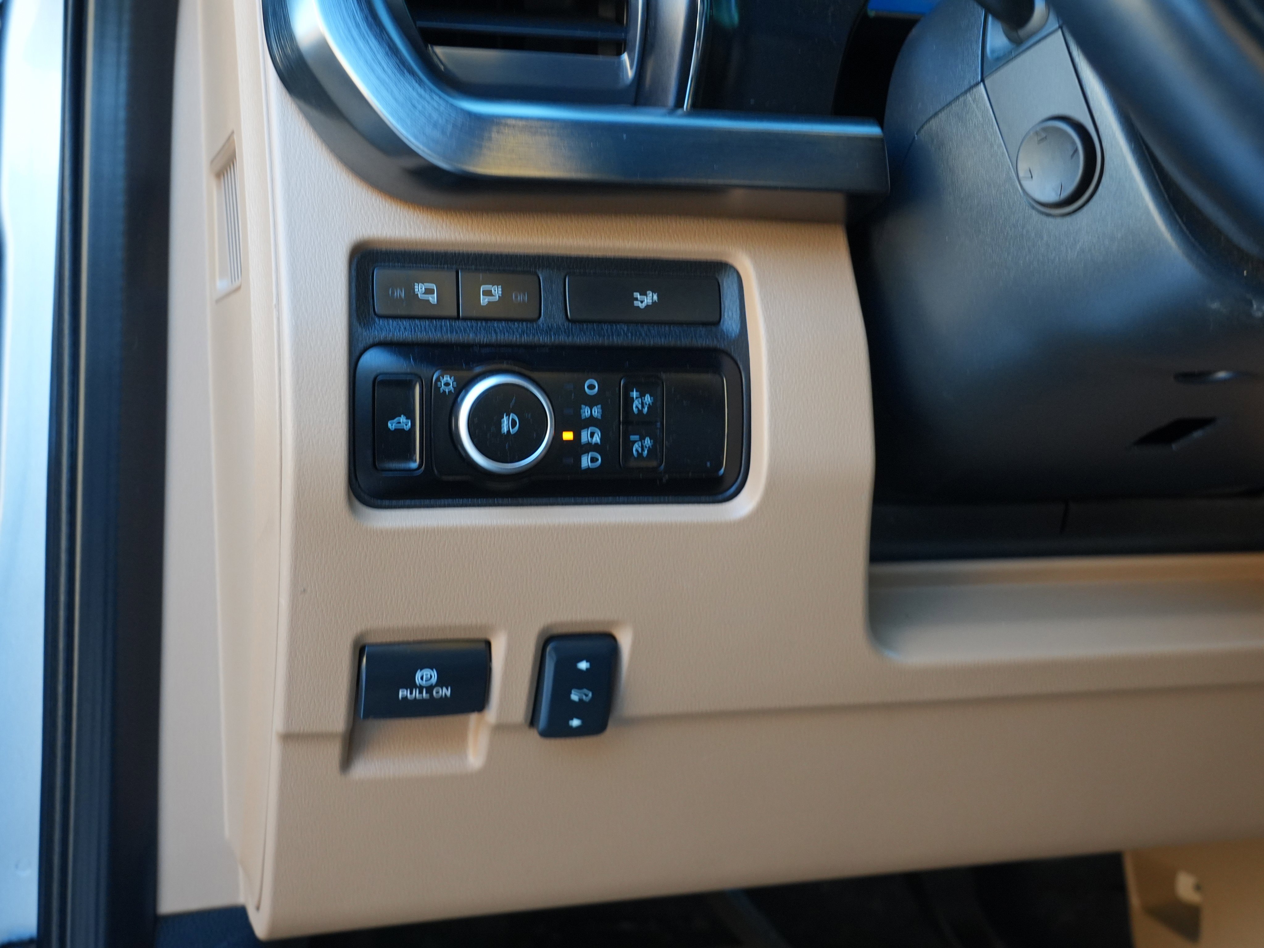 Used 2024 Ford F350 Lariat w/ Black Appearance Package image 18