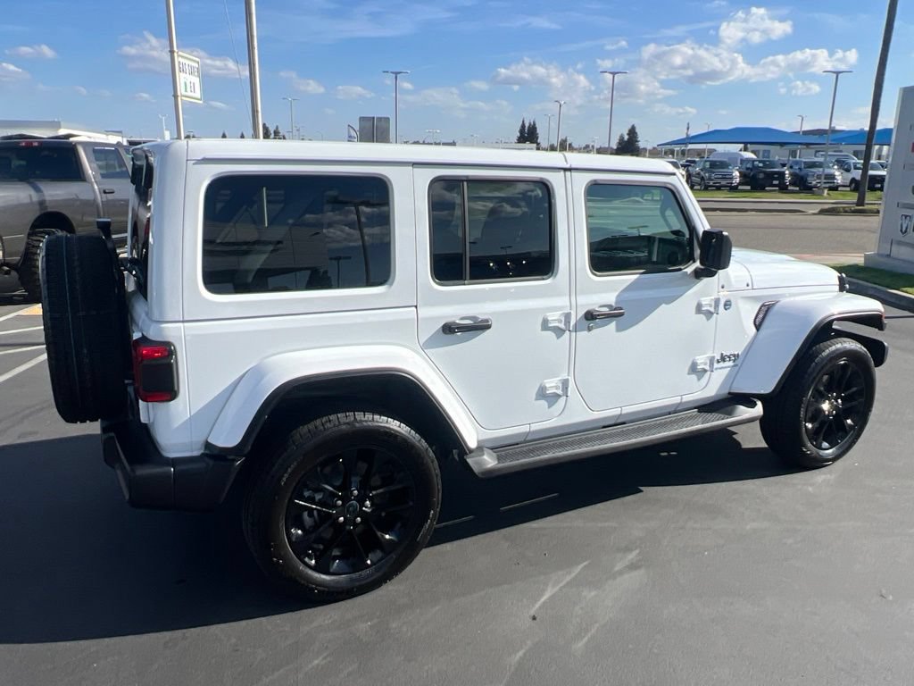 Used 2025 Jeep Wrangler Unlimited Sahara AWD/4WD image 9