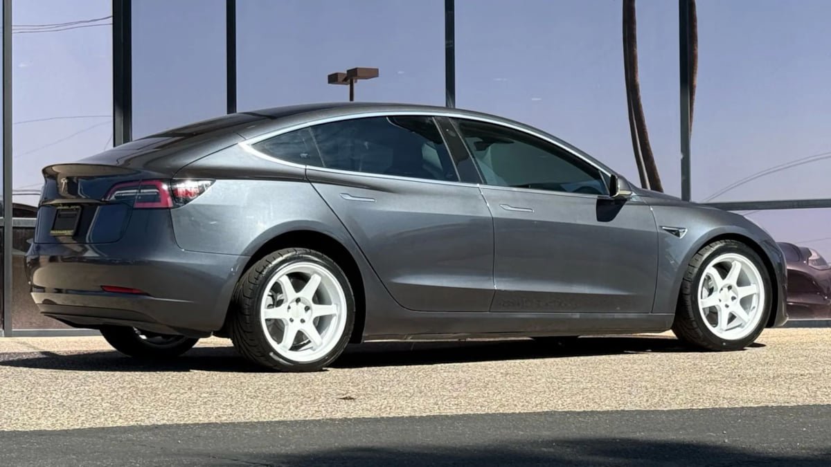 Used 2019 Tesla Model 3 Long Range image 13